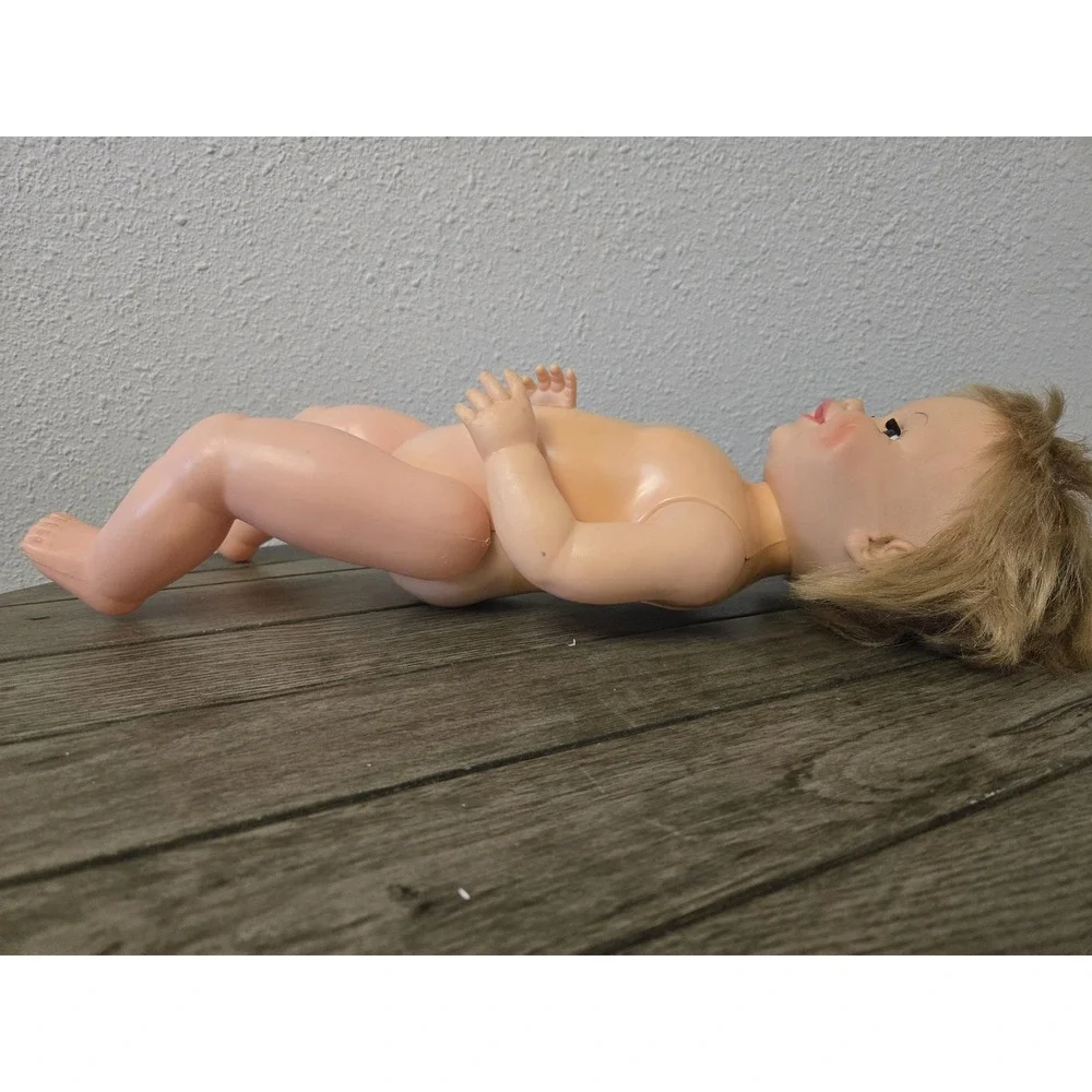 Vintage 1968 Deluxe Topper Toys Baby Party Doll 18